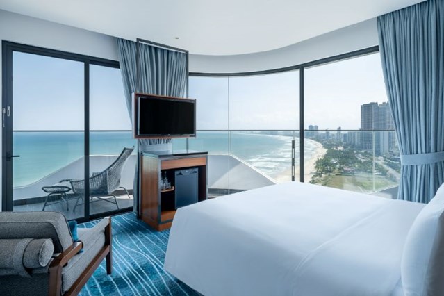 Phòng Panoramic Room Ocean View with Balcony